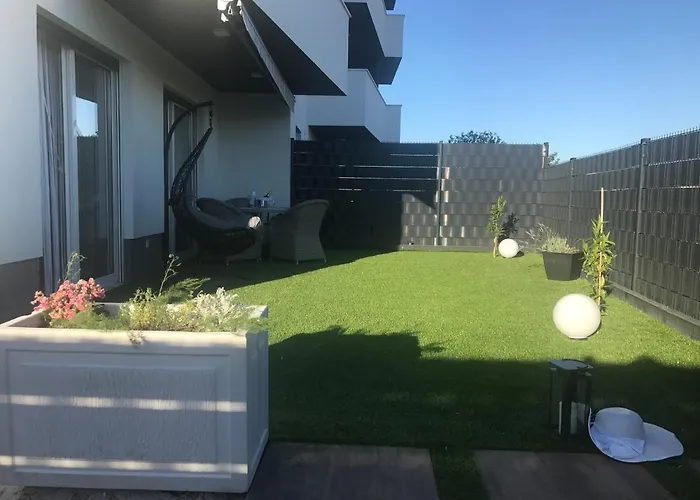 Hedonist-Luxury 2 Bedroom Apartment With Private Hot Tub, Garden And Free Parking