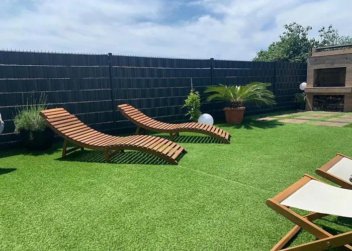 Hedonist-Luxury 2 Bedroom Apartment With Private Hot Tub, Garden And Free Parking