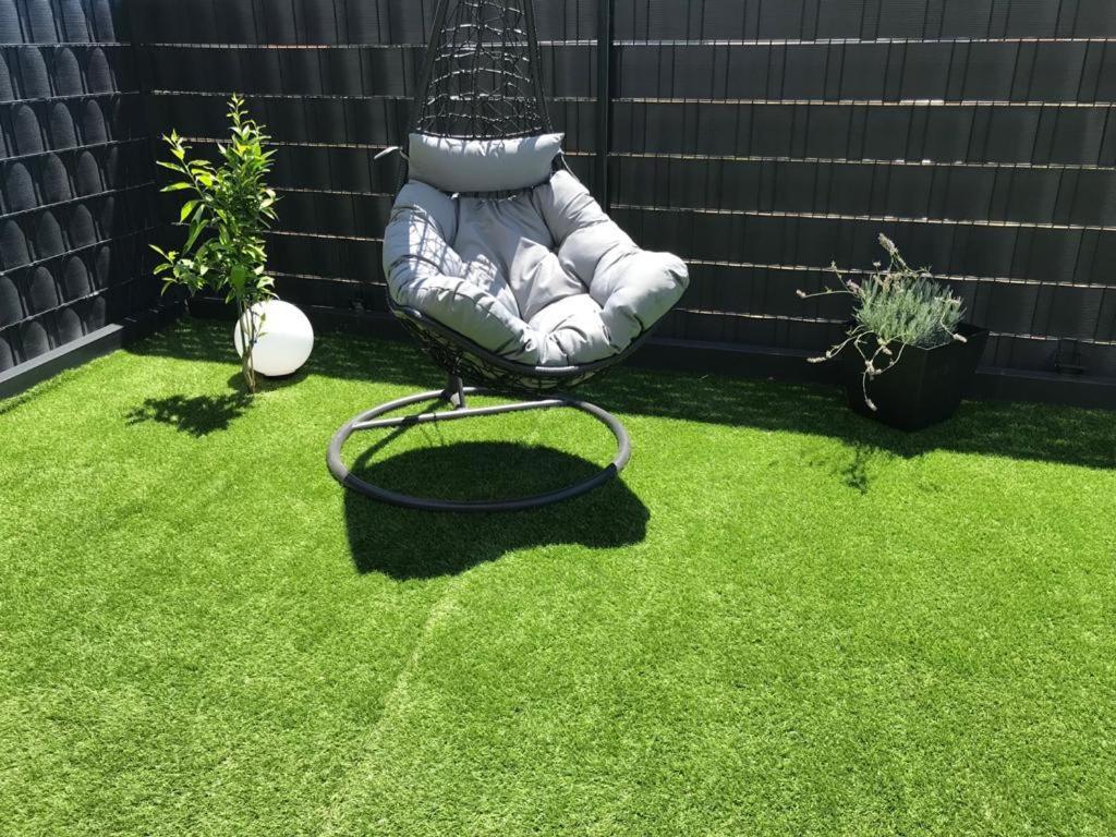 Hedonist-luxury 2 Bedroom With Private Hot Tub, Garden And Free Parking Apartment *