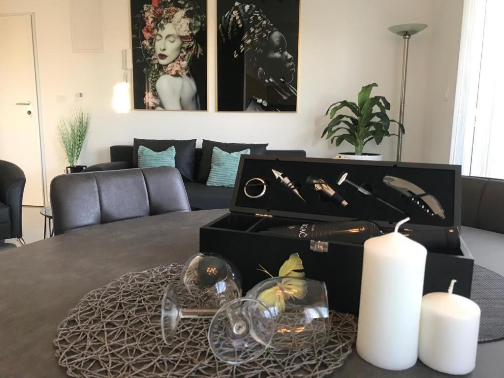 Apartment Hedonist-luxury 2 Bedroom With Private Hot Tub, Garden And Free Parking
