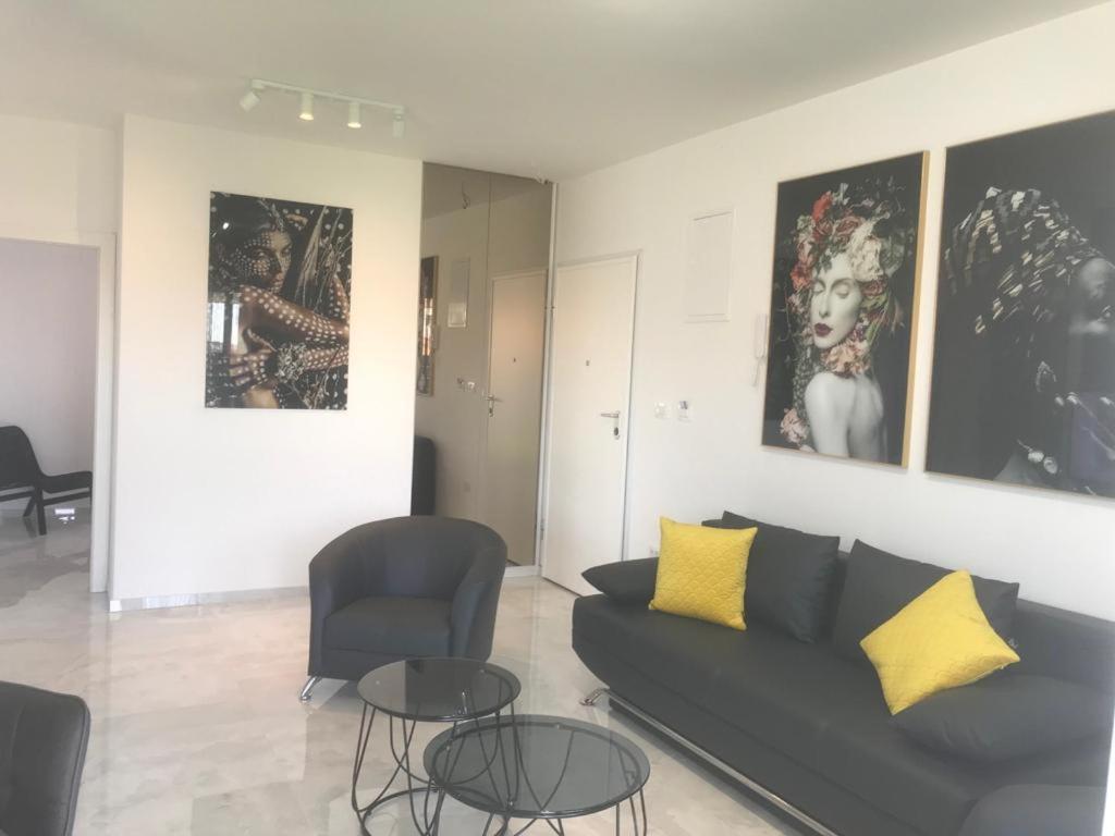 Hedonist-luxury 2 Bedroom With Private Hot Tub, Garden And Free Parking Apartment