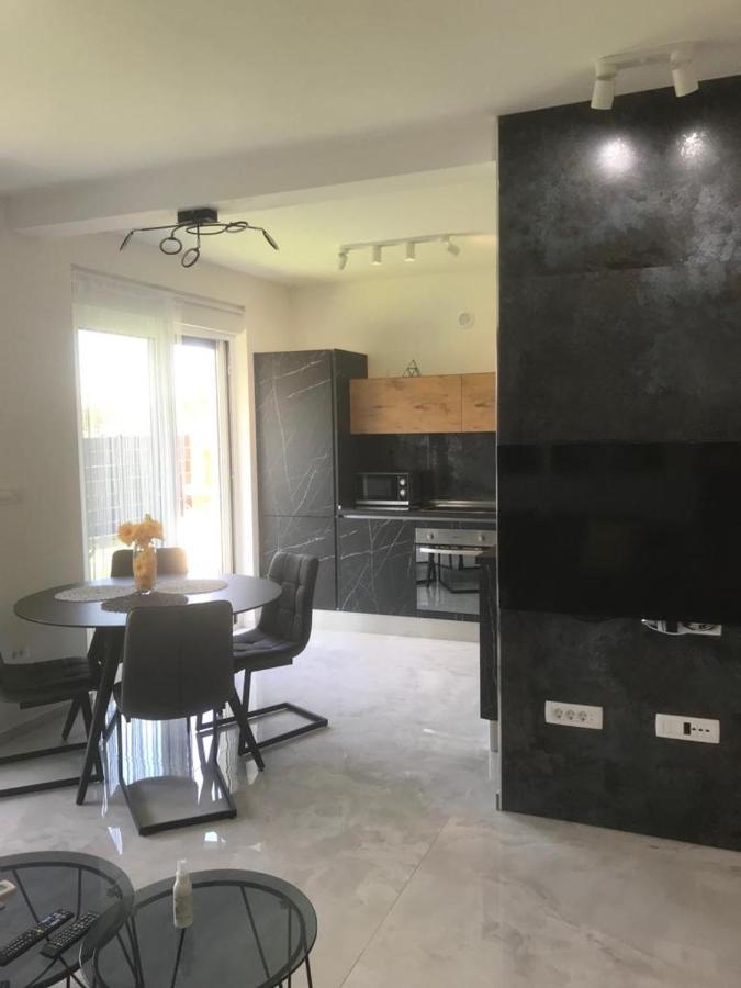 Apartment Hedonist-luxury 2 Bedroom With Private Hot Tub, Garden And Free Parking Trogir