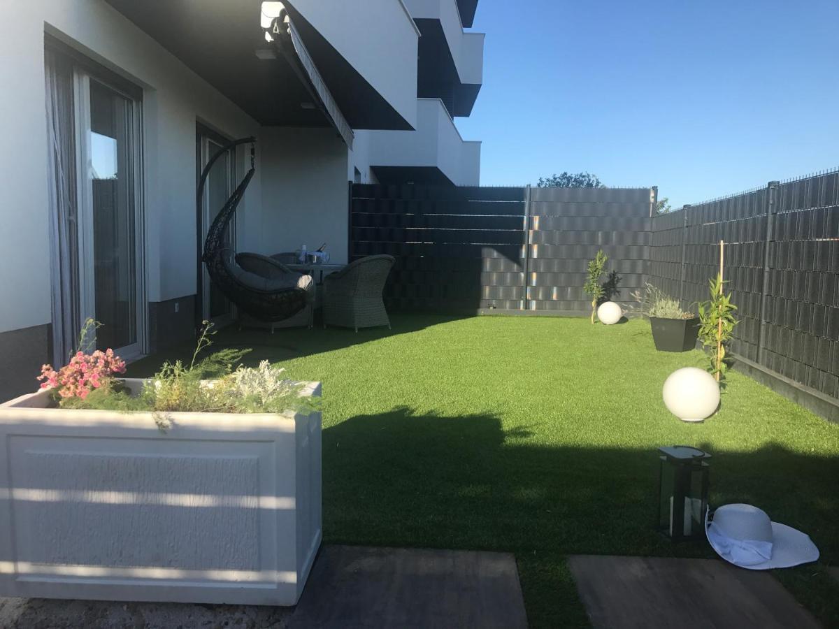 Hedonist-luxury 2 Bedroom With Private Hot Tub, Garden And Free Parking * Trogir