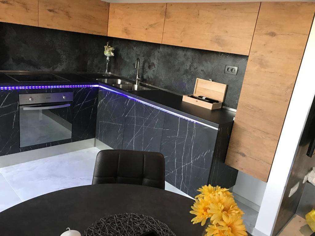 Hedonist-luxury 2 Bedroom With Private Hot Tub, Garden And Free Parking * Trogir