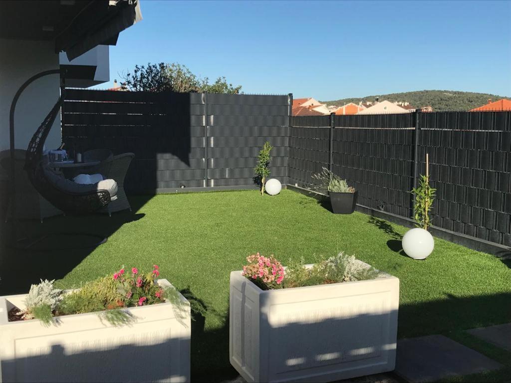 Hedonist-luxury 2 Bedroom With Private Hot Tub, Garden And Free Parking * Trogir