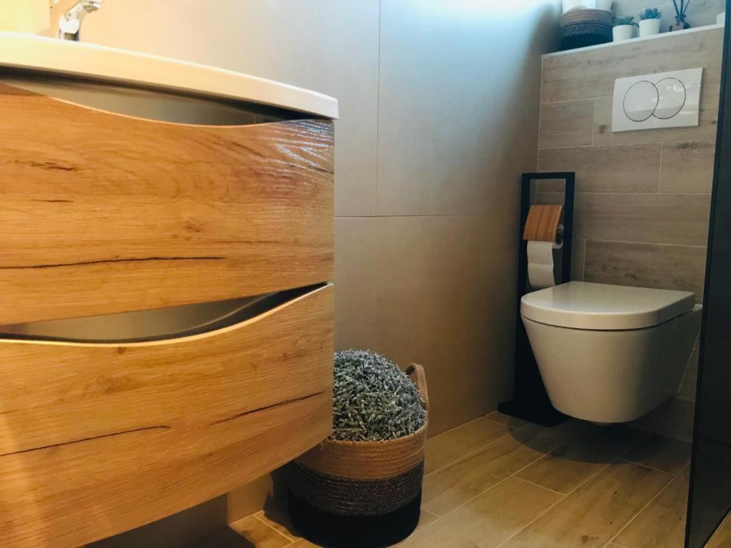 Hedonist-luxury 2 Bedroom With Private Hot Tub, Garden And Free Parking Trogir