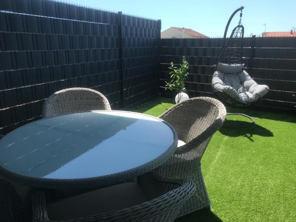 Apartment Hedonist-luxury 2 Bedroom With Private Hot Tub, Garden And Free Parking