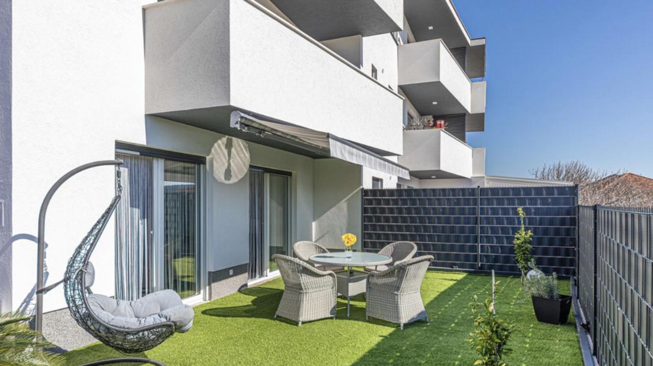 Hedonist-luxury 2 Bedroom With Private Hot Tub, Garden And Free Parking Apartment
