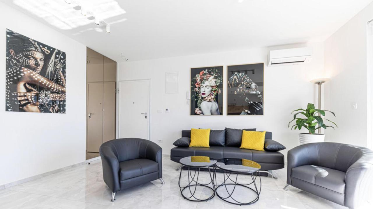 Hedonist-luxury 2 Bedroom With Private Hot Tub, Garden And Free Parking Apartment *